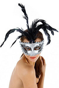 Benátska maska cez oči strieborná s perím