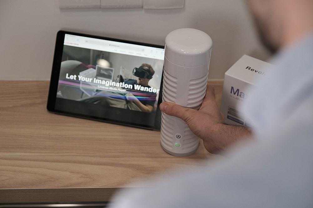 Lovense Max 2 Masturbator, bluetooth vibračný masturbátor